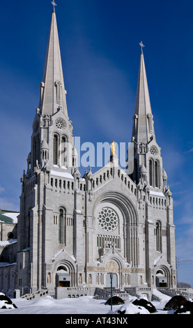 Exterior view of the Basilique Sanctuaire Sainte Anne de Beaupre Shrine east of Quebec City Stock Photo