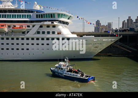POLICE BOAT on the HUDSON RIVER and Norwegian Crown LUXURY LINER NEW YORK CITY Stock Photo
