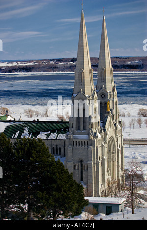 Exterior view of the Basilique Sanctuaire Sainte Anne de Beaupre Shrine east of Quebec City Stock Photo