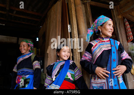 Members of the Flower Hmong ethnic minority group, Sapa, Vietnam Stock Photo