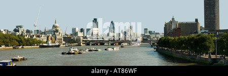 London City Thames panorama 2006 Stock Photo