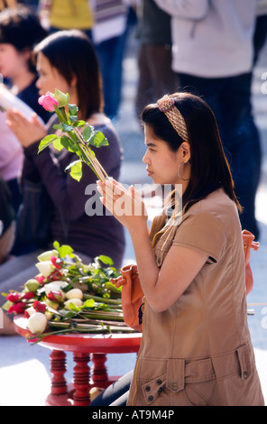 woman praying at Doi suthep temple in chiang mai Stock Photo