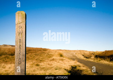 Bleaklow Moor sign post in on The Pennine Way in The Peak District looking North towards Shining Tor Stock Photo