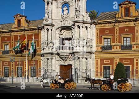 E Andalusien Sevilla Costa de la Luz Palacio San Telmo Horse and carriage ride for tourists Stock Photo