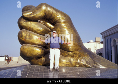 A*4様 FAB 陥没の拳/Crater Fist goldfoil PCG9. the-golden-fist-by-csar-atbd8e.jpg