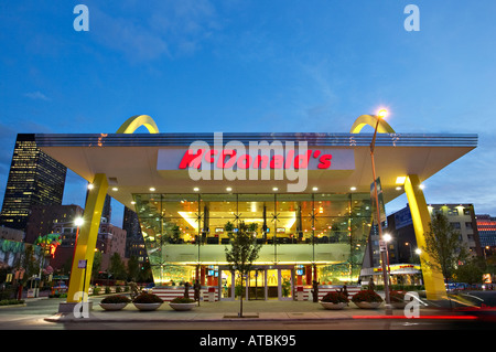 STREET SCENE Chicago Illinois McDonalds two story restaurant on Ontario Street River North at dusk Stock Photo