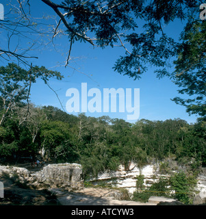 El Cenote Sagrado at the Mayan Ruins of Chichen Itza, Yucatan Peninsula, Mexico Stock Photo