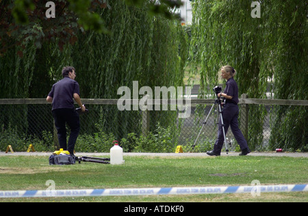 Scene of crime officers prepare to photograph a murder scene UK. Photograph by Ian Miles. 07870 597313 Stock Photo