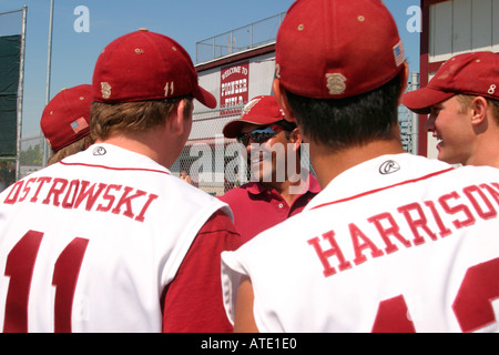 Youth baseball coach talks to team Stock Photo - Alamy