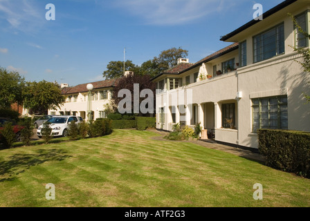 Colebrook Close West Hill, Putney Heath, London 2006 Art deco 1930s built estate hacienda-style development of mansion flats 2000s UK HOMER SYKES Stock Photo