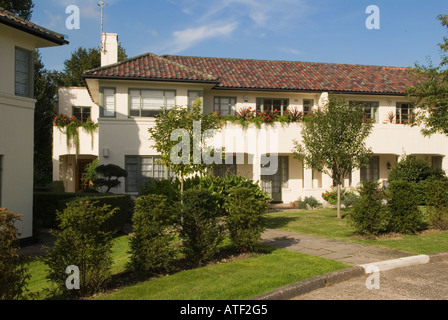 Colebrook Close West Hill, Putney Heath, London 2006 Art deco 1930s built estate hacienda-style development, mansion block flats 2000s UK HOMER SYKES Stock Photo