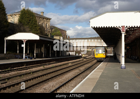 Dewsbury railway station hi res stock photography and images Alamy