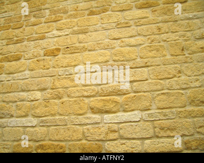 Cotswold stone wall in courses Stock Photo