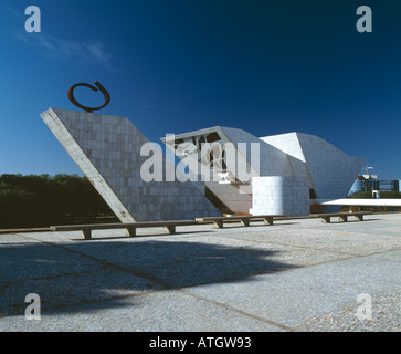 Liberty Pantheon, Praca dos Tres Poderes, Brasilia, 1985 - 1986. Architect: Oscar Niemeyer