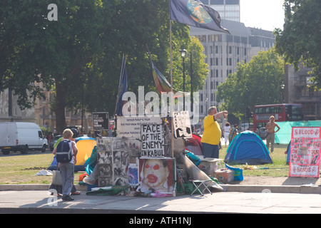 Peace camp opposite the Houses of Parliament protesting about the war in Iraq Stock Photo