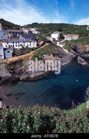 Cottages above the harbour in the fishing village of Portloe on the Roseland Peninsula on the south coast of Cornwall in the UK Stock Photo