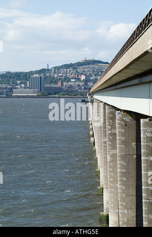 dh Tay Road Bridge DUNDEE ANGUS Bridge crossing the River Tay with city scotland a92 Stock Photo