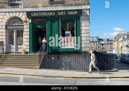 The Georgian New Town area of Edinburgh, Scotland. Greyfriars Art Shop on the corner of Dundas Street Stock Photo