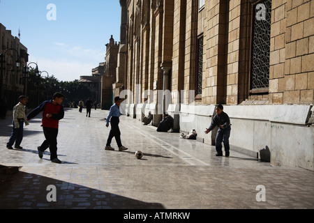 File:Boys playing street football in Egypt.jpg - Wikipedia