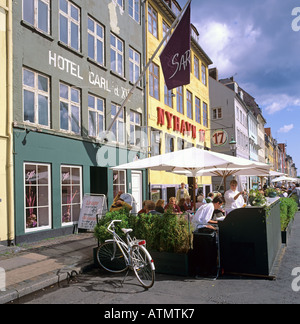 Quayside alfresco restaurant terrace, Nyhavn, Copenhagen, Denmark Stock Photo