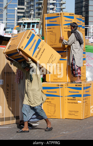 Heavy lifting in the Docks, Dubai Stock Photo