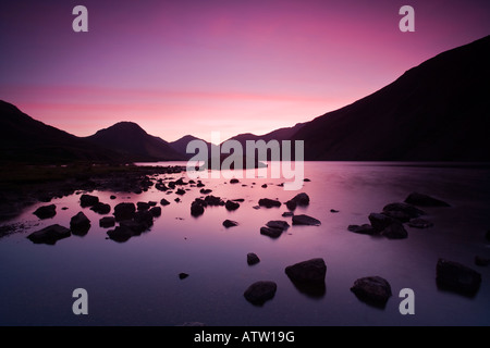 Stunning sunrise over Yew Barrow, Great Gable and Lingmell in Wast Water in the Lake District Stock Photo