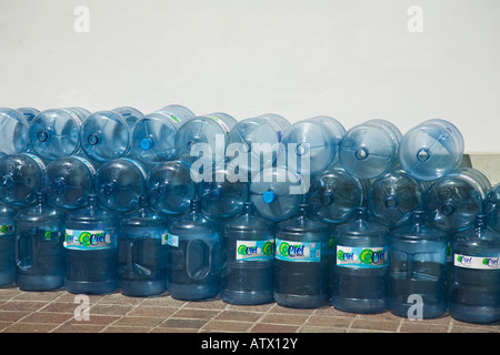 https://l450v.alamy.com/450v/atx12y/mexico-guanajuato-empty-plastic-five-gallon-water-bottles-stacked-atx12y.jpg