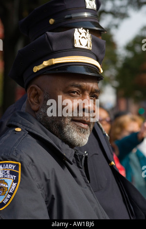 Auxiliary Police Officer of NYPD on duty at the 2006 Ing New York City ...