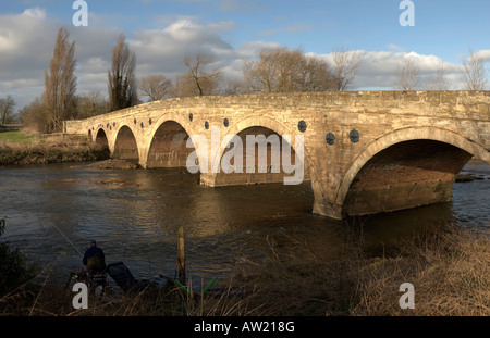 A medieval bridge over the river avon barford on avon warwickshire the midlands england uk Stock Photo