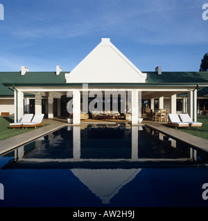 front elevation of a Zimbabwean farmhouse across swimming pool Stock Photo