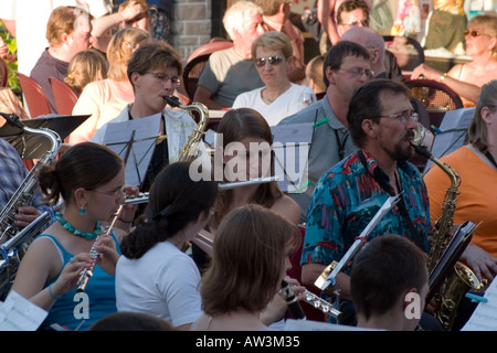 outdoor-performance-by-small- 