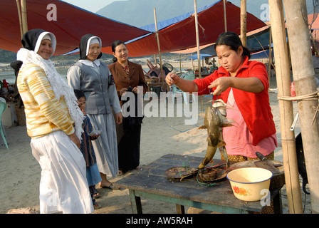 Two Catholic nuns buy frsh fish from the river Stock Photo