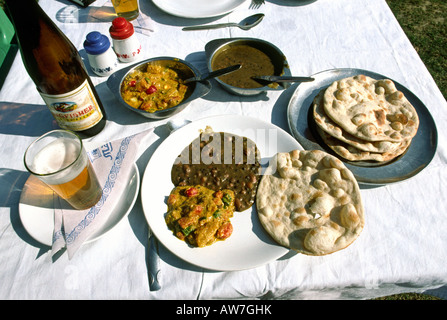 India Food Navrattan Curry Dal Makhni beer and paratha Stock Photo