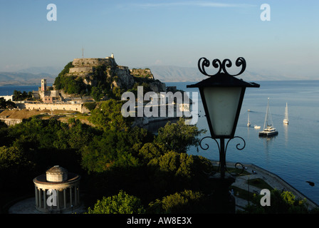 Panoramic view of the old Venetian Fortress and the Maitland monument, a Roman-style rotunda in Spianada square, Corfu, Greece Stock Photo