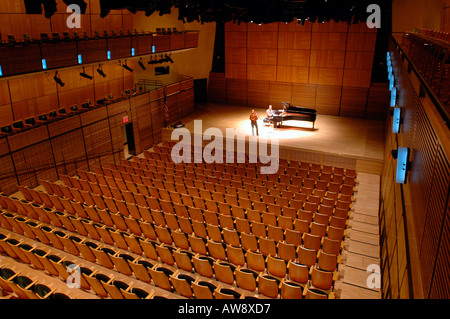 Zankel Hall at Carnegie Hall Violinist Leila Josefowicz rehearses Stock ...