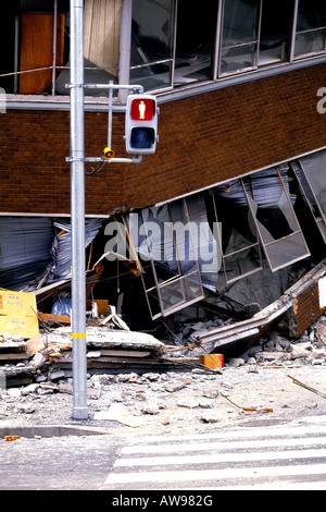 Earthquake-damaged building, following the 1995 Kobe Quake, Japan Stock ...