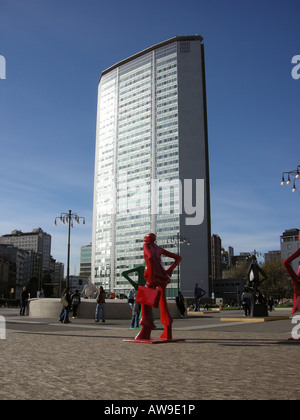 The Pirellone and one sculpture of Kurt Laurenz Metzler Nevrotici Metropolitani in Milano - Lombardia North Italy Stock Photo