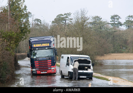 Lorry negotiating past stranded van stuck in flood 2008 Stock Photo