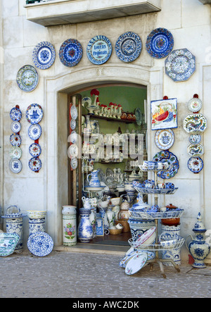 Estremadura Region, Pottery Shop In Alcobaca town Stock Photo