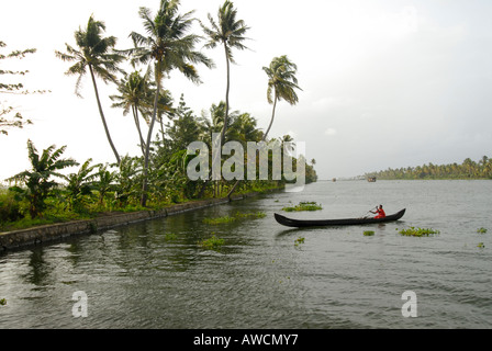 R BLOCK NEAR THE BACKWATERS OF ALLEPPEY Stock Photo