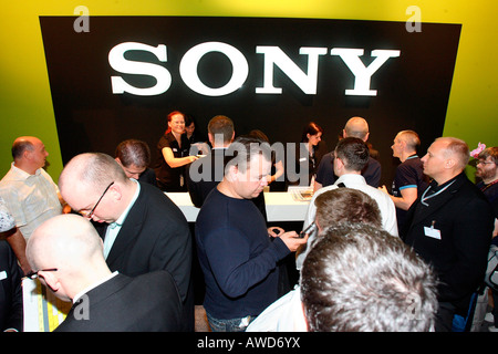 Crowd of costumers at the Sony counter - IFA 2007 (Consumer Electronics Unlimited) in Berlin, Germany, Europe Stock Photo