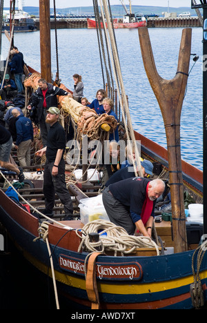 dh Sea Stallion KIRKWALL ORKNEY Sailors main sail Havhingsten fra Glendalough viking galley longboat crew long boat ships longships Stock Photo