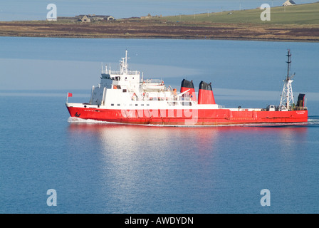dh  SOUTH RONALDSAY ORKNEY Pentland Ferries ferry Claymore departing  St Margarets Hope Stock Photo