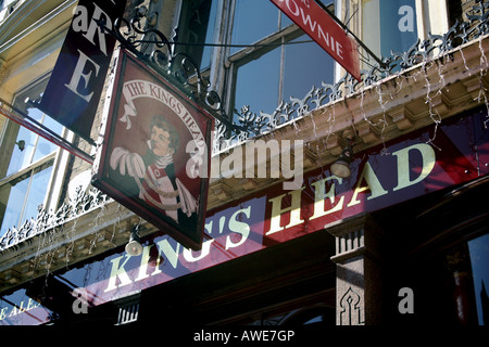 Kings Head theatre pub sign in Islington, London Stock Photo