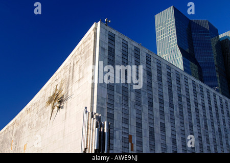 United Nations General Assembly Hall and UN Plaza skyscraper, Manhattan, New York, USA Stock Photo