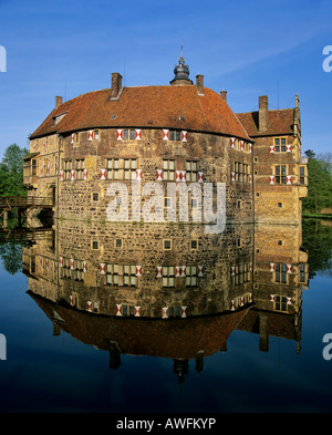 Moated castle, Burg Vischering (Vischering Castle) near Luedinghausen, North Rhine-Westphalia, Germany, Europe Stock Photo