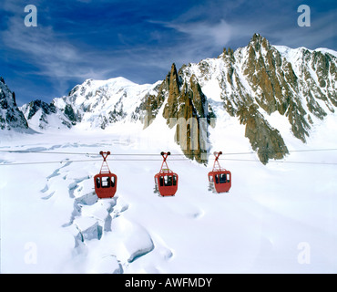 Gondola lift going from Mt. Aiguille du Midi to Point Helbonner, view of Turin Cabin, Mont Blanc, Vallee Blanche, glacial creva Stock Photo