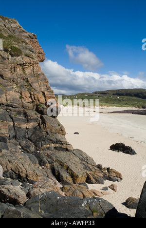 dh  OLDSHOREMORE BAY SUTHERLAND Rocky cliffs white sands bay shore Northwest Sutherland coast sand beach Stock Photo