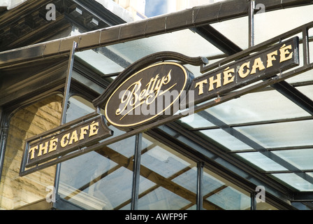 dh  HARROGATE NORTH YORKSHIRE Bettys coffee shop cafe sign tea room exterior Stock Photo