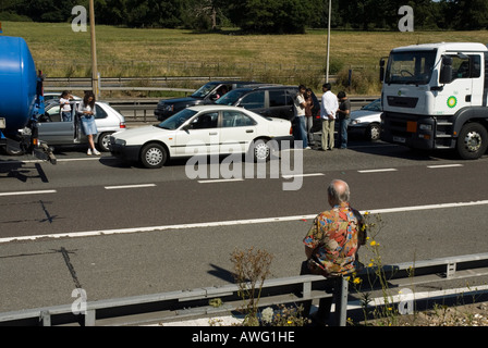 Gridlock traffic jam M25 motorway at standstill Junction 5 in Kent following serious accident 8th August 2006 Stock Photo